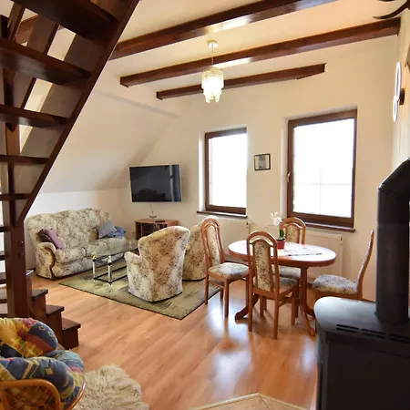 شقة With Fireplace, View