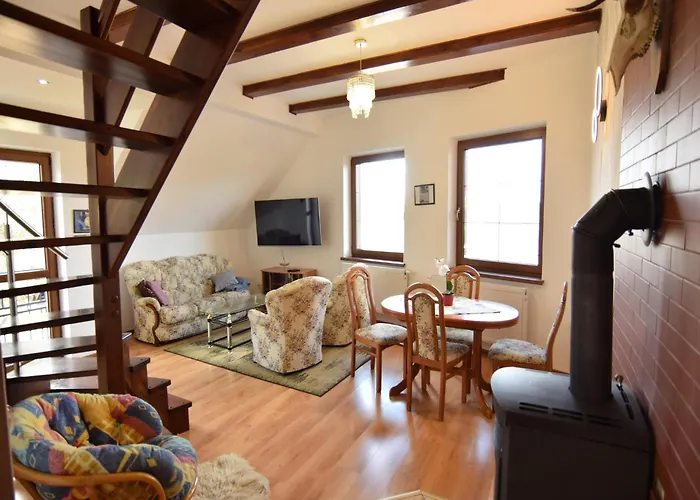 شقة With Fireplace, View